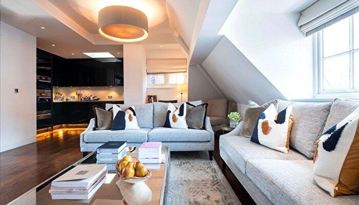 3 Bedroom Flat To Rent In Duke Street, London, W1K