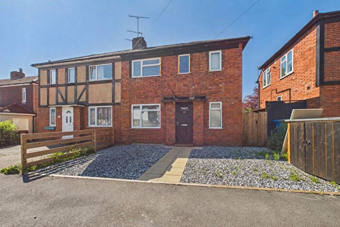 3 Bedroom Semi-Detached House For Sale In Anglesey Road, Aldershot, Hampshire, GU12