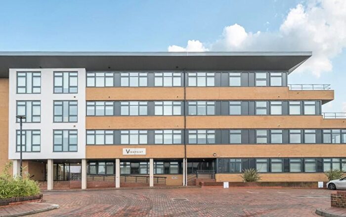 1 Bedroom Flat To Rent In London Road, Staines-Upon-Thames, TW18