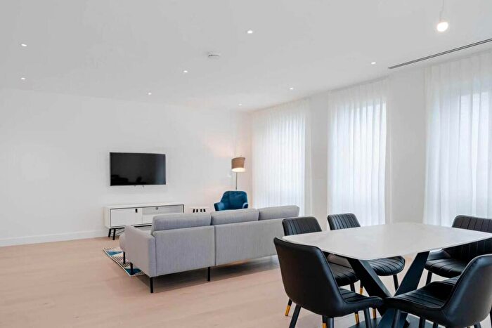 4 Bedroom Apartment To Rent In Fairbank House, Beaufort Square, London, NW9