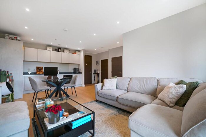 1 Bedroom Apartment For Sale In Royal Engineers Way, Millbrook Park, NW7