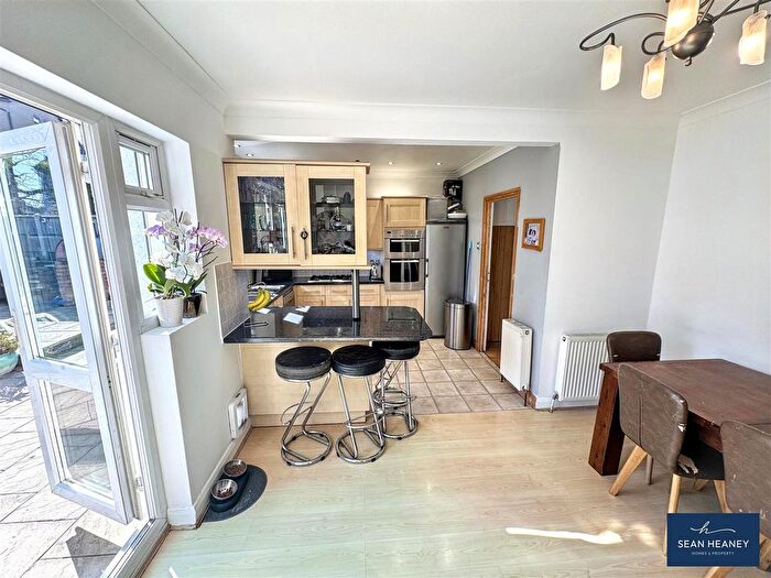 4 Bedroom Semi-Detached House For Sale In Denham Road, London, N20