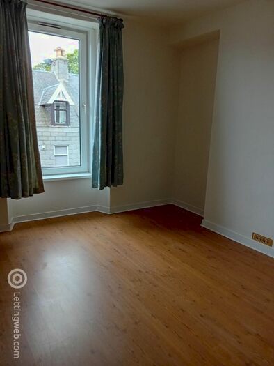 3 Bedroom Flat To Rent In Chestnut Row, Aberdeen, AB25