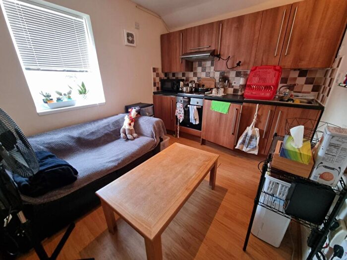 1 Bedroom Flat To Rent In Woodville Rd, Cathays, Cardiff, CF24