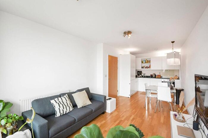 1 Bedroom Flat To Rent In Amelia Street, Elephant And Castle, London, SE17