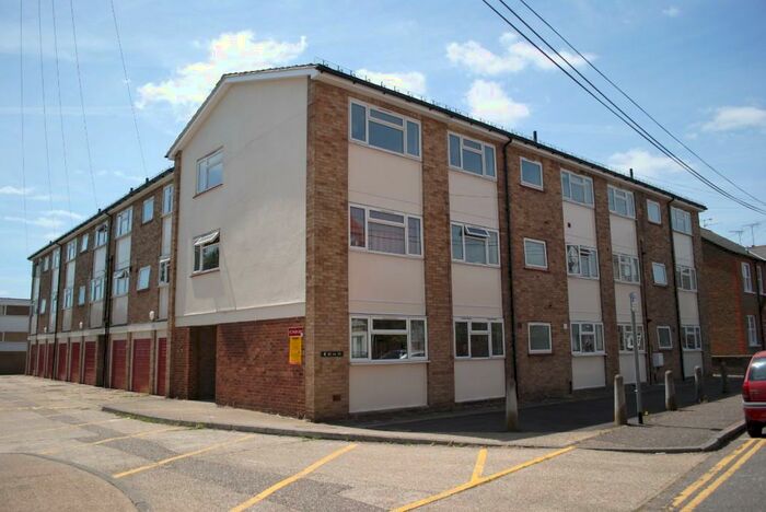 2 Bedroom Apartment To Rent In Primrose Hill, Chelmsford, Essex, CM1