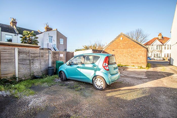 1 Bedroom Flat For Sale In Lifstan Way, Southend-on-Sea, SS1