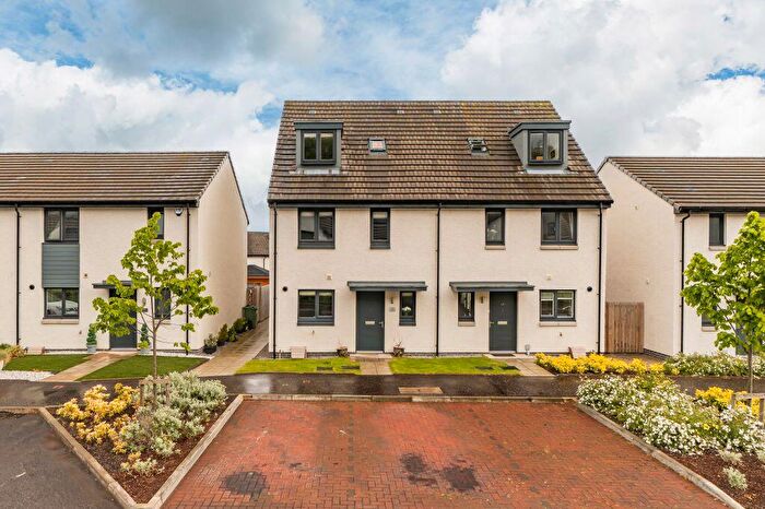 4 Bedroom Town House For Sale In Foxhall Gait, Kirkliston, EH29