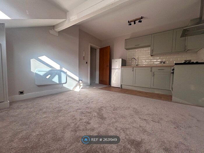 1 Bedroom Flat To Rent In Halifax Road, Sowerby Bridge, HX6