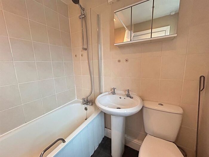 2 Bedroom End Of Terrace House To Rent In Hawthorn Walk, Eastfield, YO11