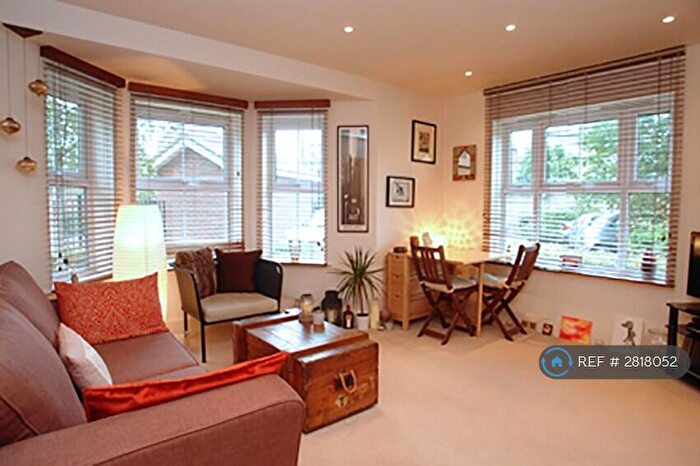 2 Bedroom Flat To Rent In Hayes Grove, London, SE22