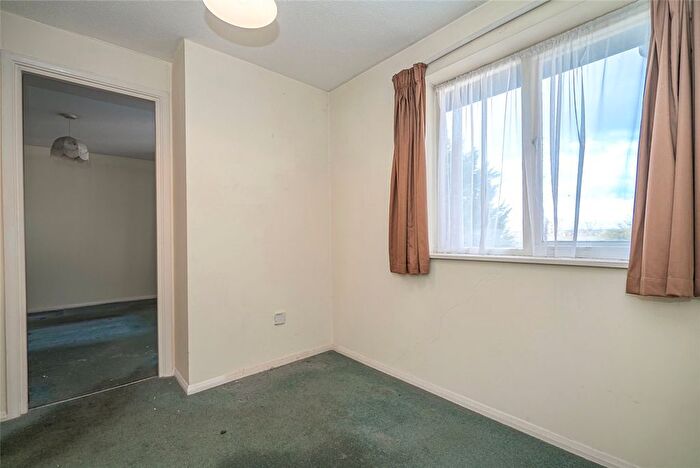 1 Bedroom Flat For Sale In Oakridge Drive, London, N2