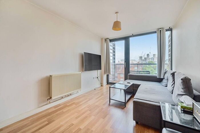 1 Bedroom Flat For Sale In Cranston Court, Shepherd's Bush, London, W12