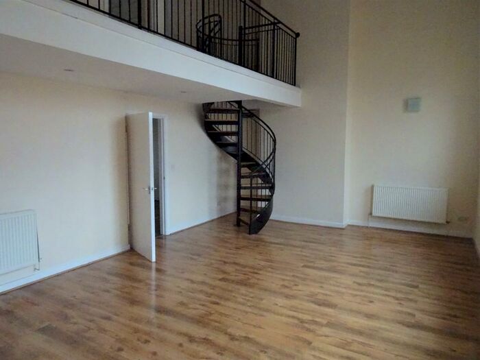 3 Bedroom Maisonette To Rent In Holmesdale Street, Cardiff(City), CF11