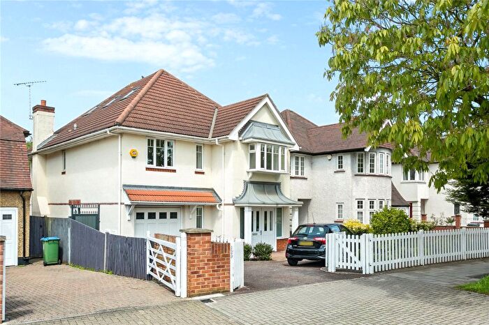 6 Bedroom Detached House For Sale In Chertsey Road, Twickenham, TW1