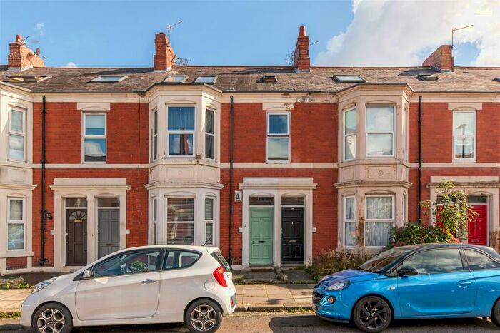 2 Bedroom Flat To Rent In Newlands Road, High West Jesmond, Newcastle Upon Tyne, NE2