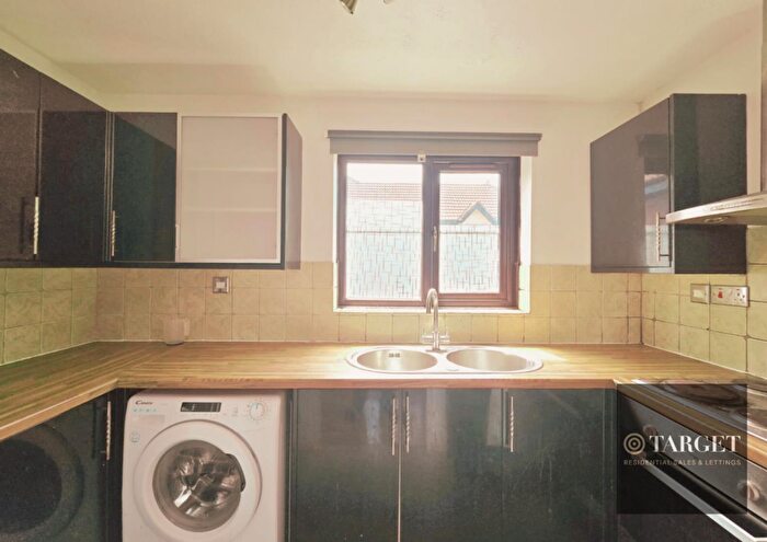 2 Bedroom Flat To Rent In White Hart Lane, N17