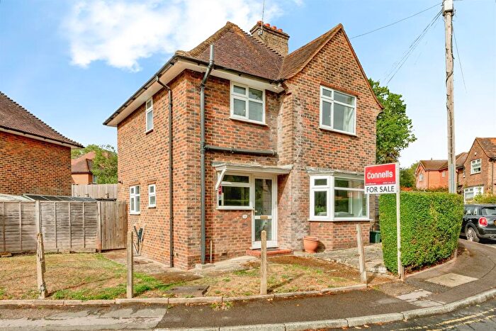 3 Bedroom Detached House For Sale In The Frenches, Redhill, RH1