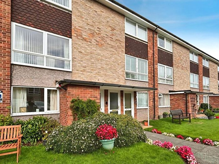 2 Bedroom Flat For Sale In Eldon Drive, Sutton Coldfield, B76