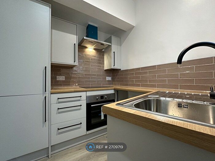 2 Bedroom Flat To Rent In Cocklaw Street, Kelty, KY4