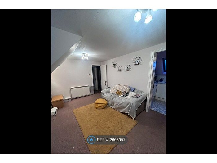 2 Bedroom Flat To Rent In Shaul House, Exeter, EX1