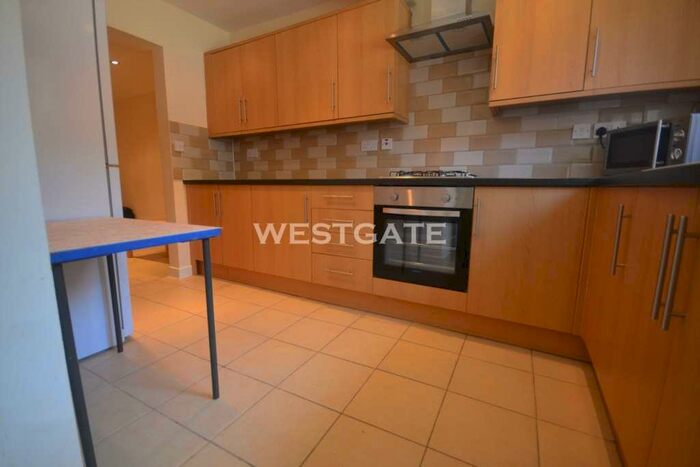 5 Bedroom Terraced House To Rent In Donnington Gardens, Reading, RG1