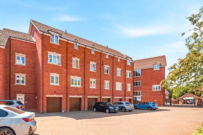 3 Bedroom Flat For Sale In Woodall Close, Middleton, MK10
