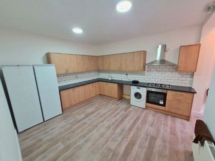 5 Bedroom House Of Multiple Occupation To Rent In Mabfield Road, Manchester, Greater Manchester, M14