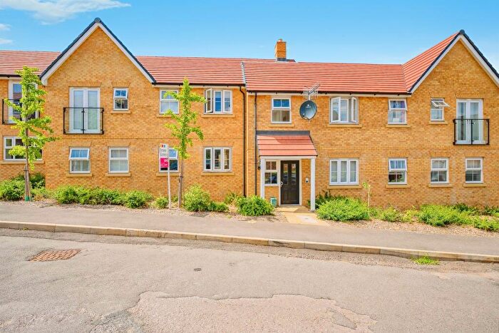 2 Bedroom Flat For Sale In Jay Close, Hemel Hempstead, HP3