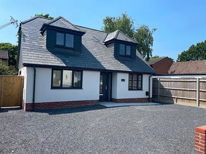 3 Bedroom Chalet For Sale In Hordle, Lymington, Hampshire, SO41