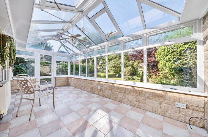3 Bedroom Bungalow For Sale In Calais Dene, Bampton, Oxfordshire, OX18