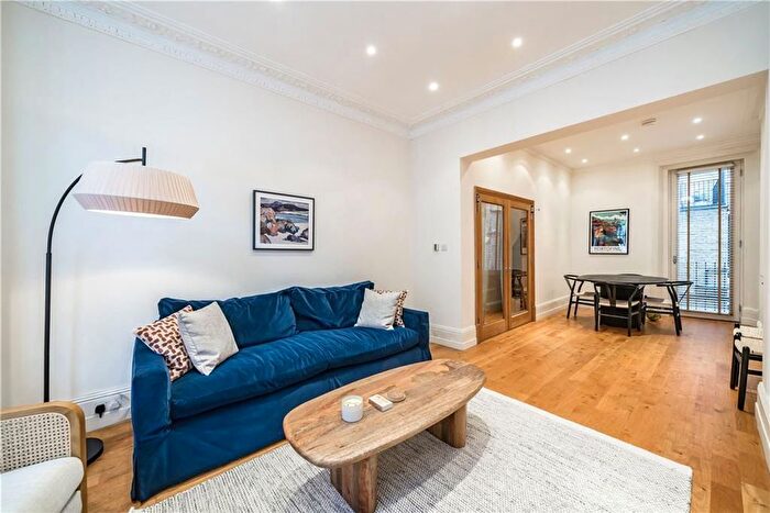 2 Bedroom Flat To Rent In Redburn Street, Chelsea, SW3