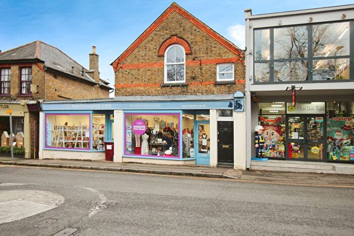 2 Bedroom Flat To Rent In Lower Kings Road, Berkhamsted, HP4