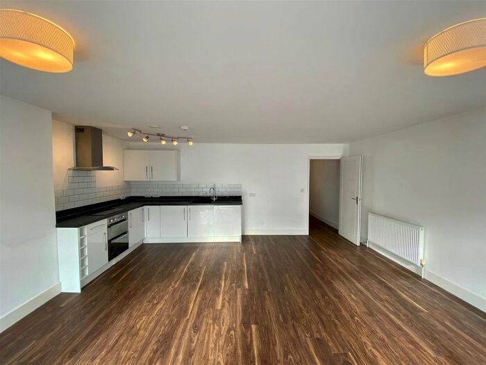 2 Bedroom Flat To Rent In Clinton Lane, Seaford BN25