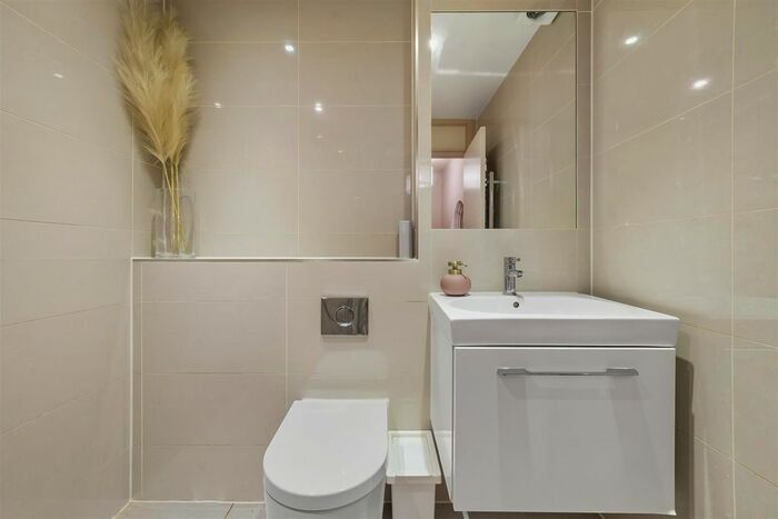 2 Bedroom Flat To Rent In Tennison Road, London, SE25