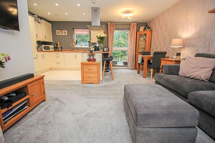 2 Bedroom Flat For Sale In Mansfield Park Street, Harefield, SO18