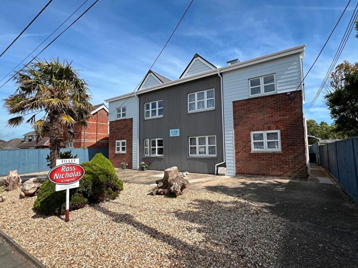 2 Bedroom Flat To Rent In Southern Lane, Barton On Sea, Hampshire., BH25