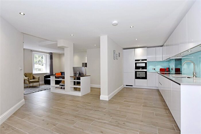 1 Bedroom Apartment To Rent In High Street, Windsor, Berkshire, SL4