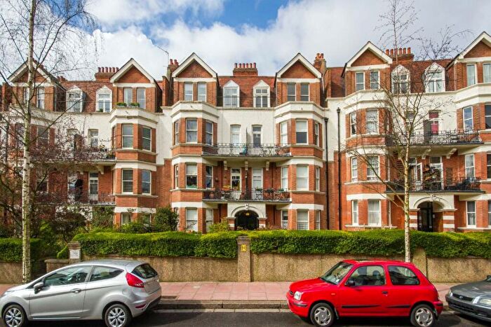 2 Bedroom Flat To Rent In Honeybourne Road, West Hampstead, NW6