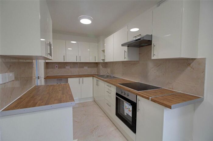 1 Bedroom Apartment For Sale In Waverley Road, Enfield, Middlesex, EN2