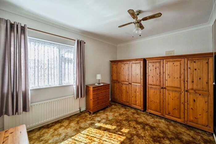 2 Bedroom Detached Bungalow For Sale In Kirton Lane, Thorne, Doncaster, DN8