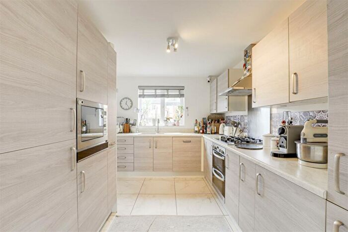 4 Bedroom Detached House For Sale In Chalfont Drive, Beechdale, Nottinghamshire, NG8