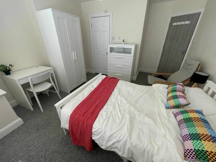 6 Bedroom Property To Rent In Kingsholm Road, Southmead, Bristol, BS10