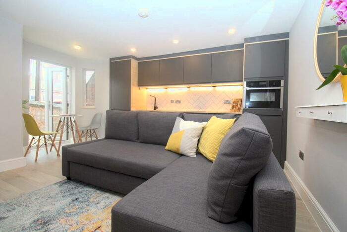 1 Bedroom Flat To Rent In Church Street, Kirkstall, LS5