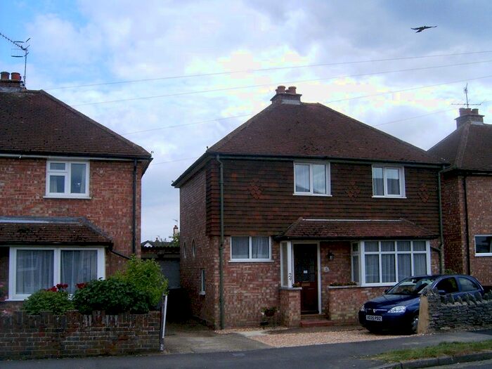 3 Bedroom Detached House To Rent In Warren Road, Farncombe, Godalming, GU7