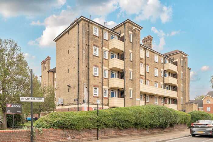 2 Bedroom Apartment For Sale In Wyndham Road, London, SE5