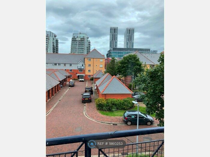 2 Bedroom Flat To Rent In Winnipeg Quay, Manchester, M50