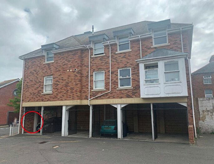Garage / Parking To Rent In Garage, Chain Lane, Newport, PO30
