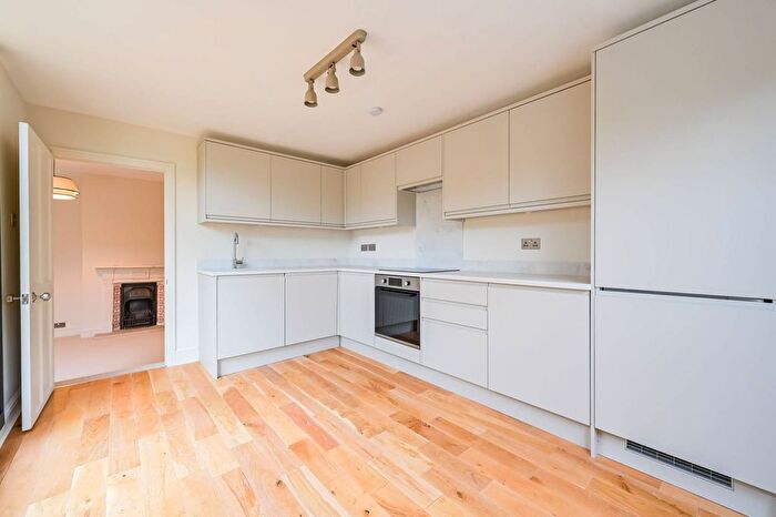 2 Bedroom Flat To Rent In Tetherdown, Muswell Hill, London, N10