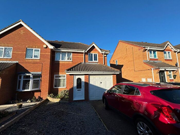 3 Bedroom Semi-Detached House For Sale In Alexander Way, Dereham, NR19